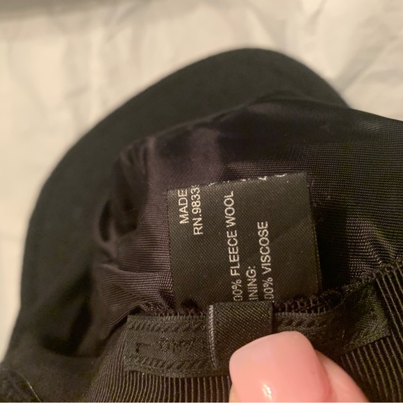 Mens Prada Hat. Like new. Still in the box with original Prada tissue paper. - Picture 3 of 5